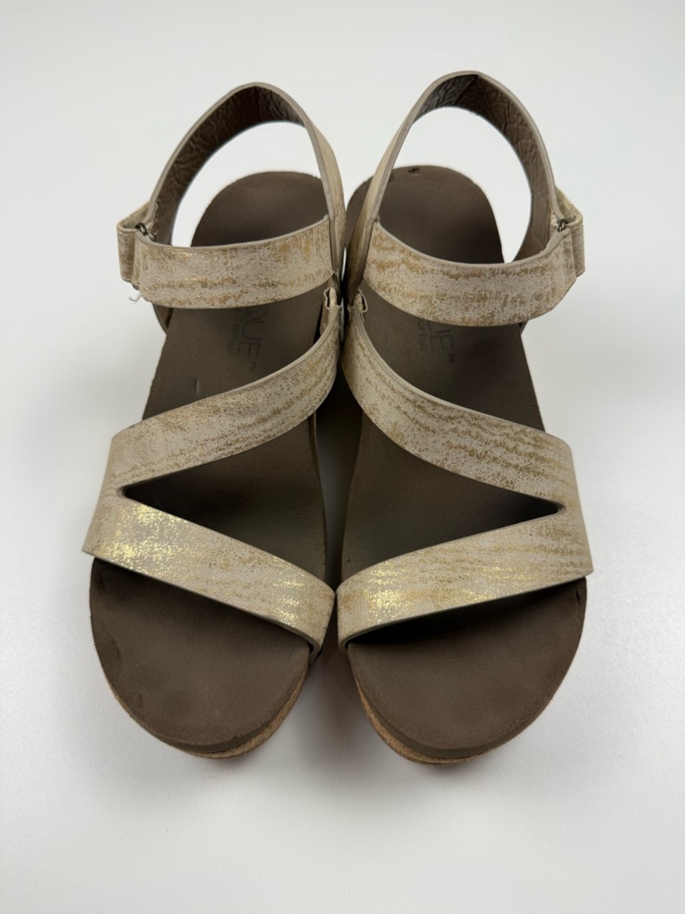 Boutique by Corkys Spring Fling Gold Strappy Studded Wedge Sandals Size 8 Women - Picture 2 of 10